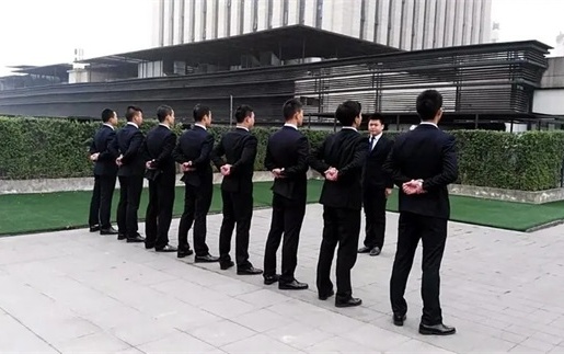 德兴揭秘：如何选择靠谱的收债公司？老司机给你支招